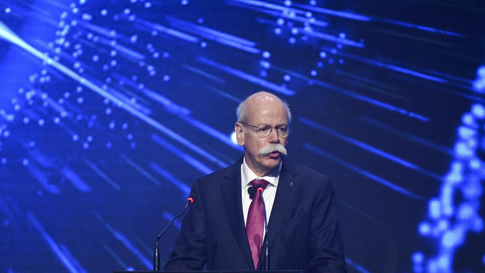 Dieter Zetsche spricht bei der Eröffnung der Daimler-Vertretung in Solnechnogorsk