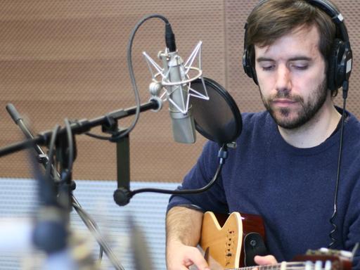 Antoine Villoutreix im Studio von Deutschlandradio Kultur