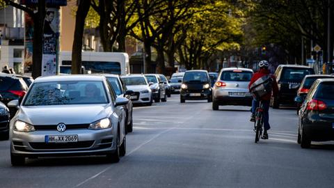 Autos auf dem Eppendorfer Weg