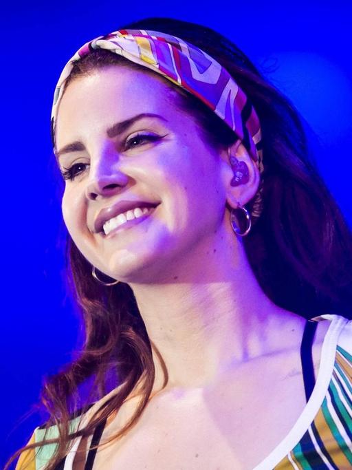 Die US-amerikanische Sängerin Lana Del Rey bei einem BBC Radio 1 Konzert in der Burton Constable Hall in Hull, England.