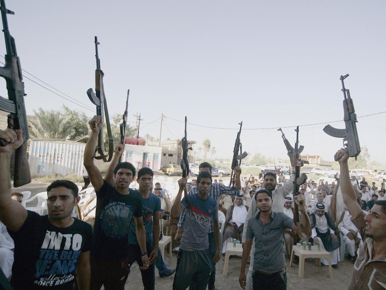 Irakische Schiiten melden sich freiwillig, um gegen die islamistische Terrorgruppe Isis vorzugehen