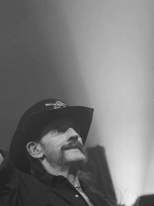 Lemmy Kilmister bei einem Konzert in der Stadt München