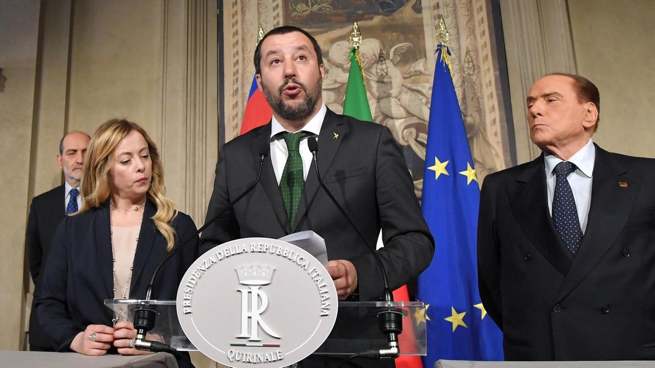 Giorgia Meloni, Vorsitzende der Partei Fratelli d'Italia, Lega-Chef Matteo Salvini und Silvio Berlusconi von der Forza Italia bei einer Pressekonferenz in Rom