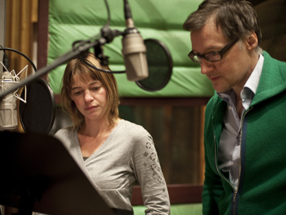 Bettina Kurth (links) und Hermann Bohlen bei der Produktion des Hörspiels von Hermann Bohlen (Deutschlandradio Kultur und hr) in Studio 4, Nalepastraße Berlin