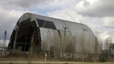Die neue Schutzhülle für den Atomreaktor von Tschernobyl. Sie soll 2017 fertiggestellt werden.