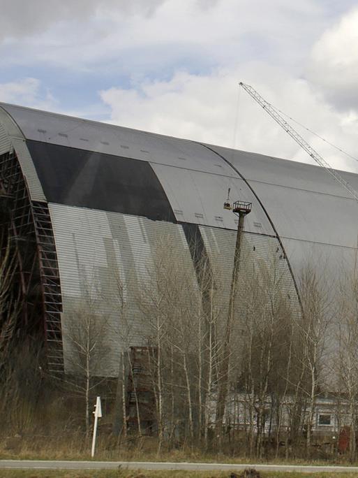 Die neue Schutzhülle für den Atomreaktor von Tschernobyl. Sie soll 2017 fertiggestellt werden.