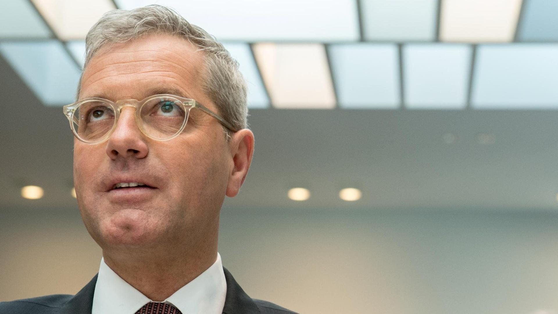 Der Vorsitzende des Auswärtigen Ausschusses im Bundestag, Norbert Röttgen (CDU), im März vor einer Befragung im hessischen Landtag