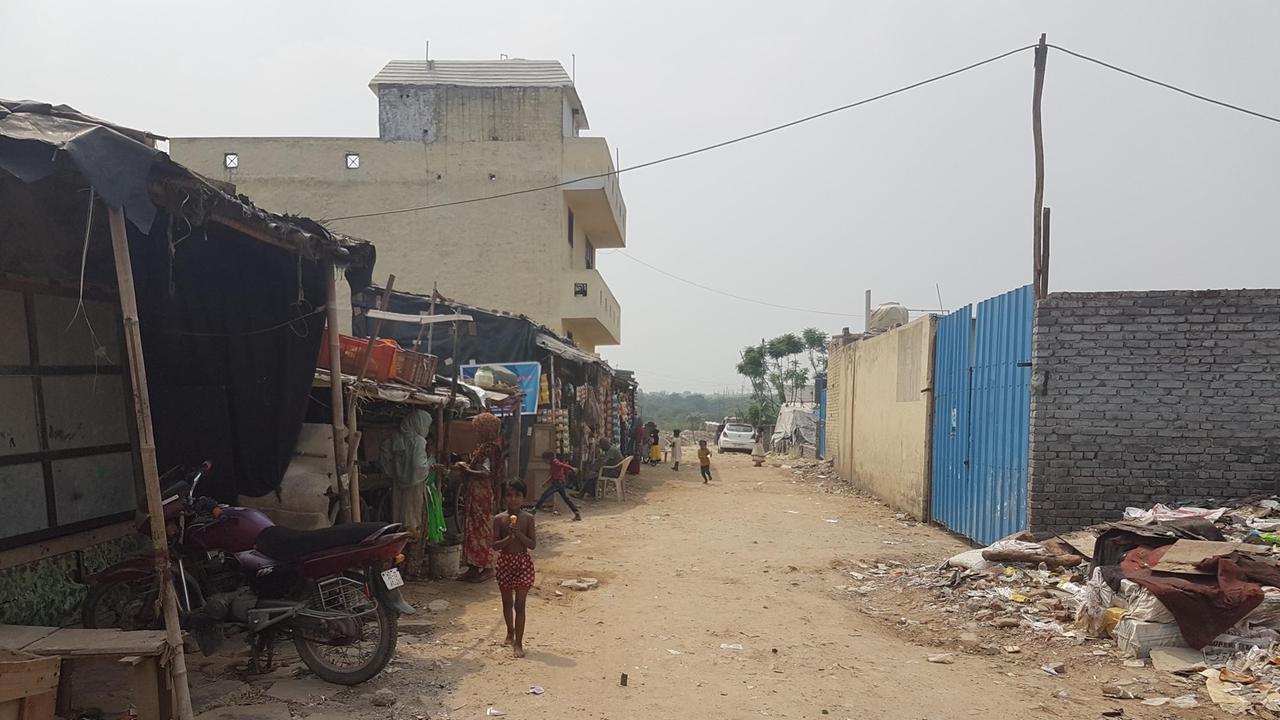 Das Rohingya-Flüchtlingslager "Darul Hijrat" am Rande von Neu Delhi (Indien), aufgenommen am 11.09.2017. 