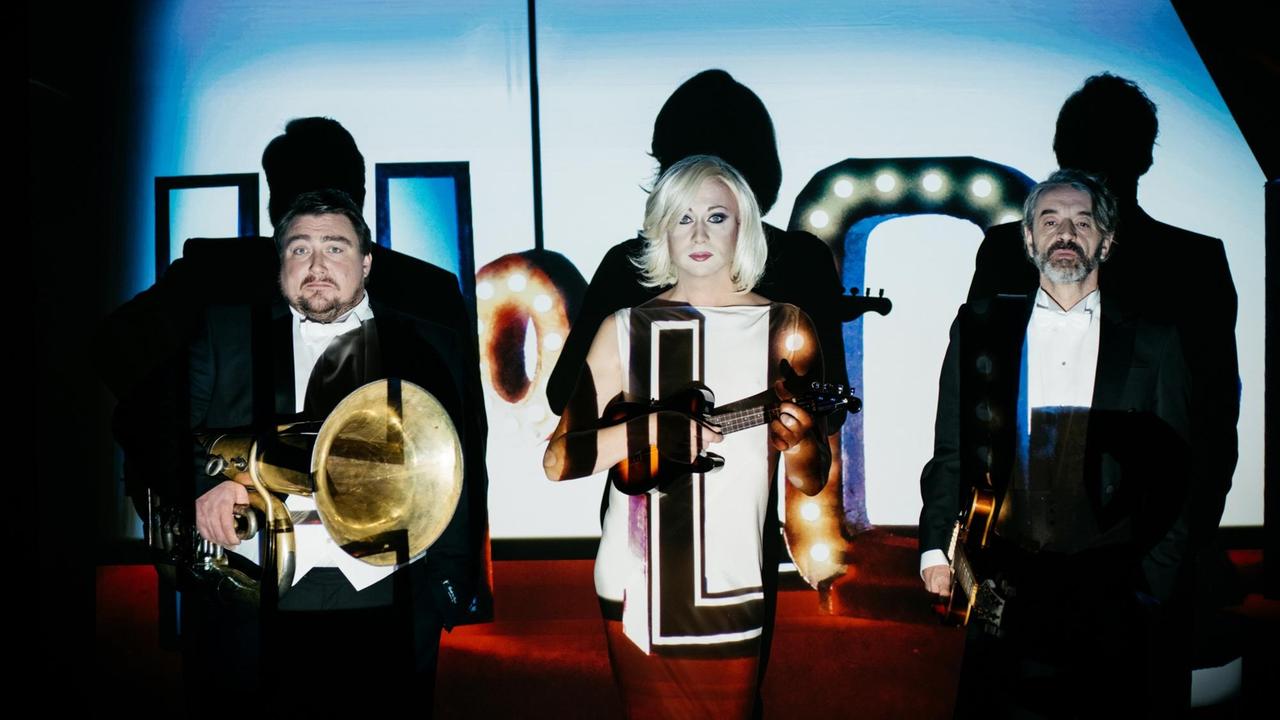 Christoph Krutzler, Lucy McEvil und Oliver Welter in der Inszenierung von "Holodrio - Lass mich dein Dreckstück sein!" im Wiener Rabenhof Theater