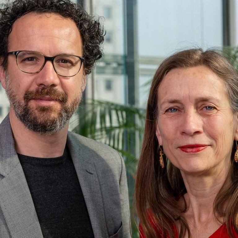 Das Foto zeigt die neuen Leiter der Berlinale: Carlo Chartrian und Mariette Rissenbeek.