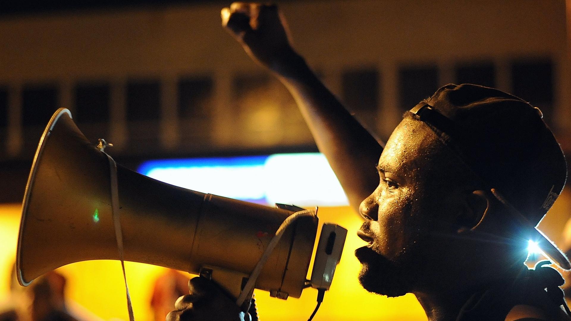 Ein Demonstrant in Ferguson