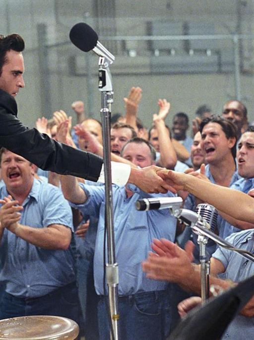 WALK THE LINE USA 2005 James Mangold Johnny Cash (JOAQUIN PHOENIX) Regie: James Mangold / WALK THE LINE USA 2005 *** Local Caption *** 00020765 | Verwendung weltweit