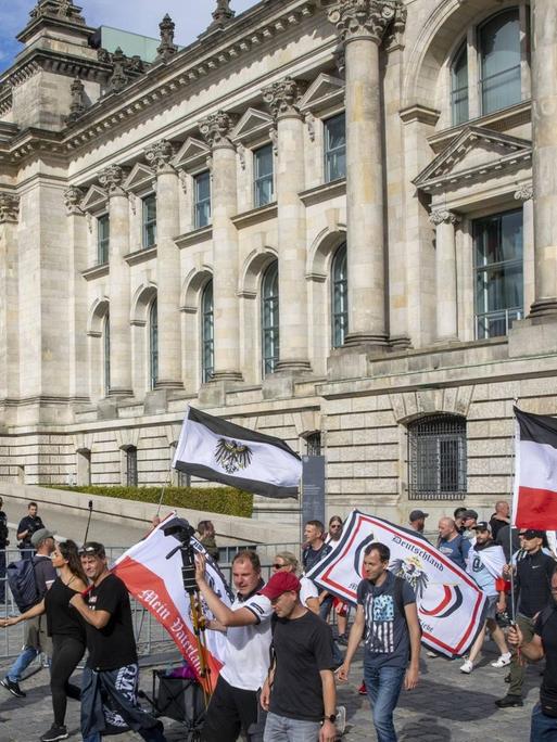 Anti Corona Demonstranten am 29.08.2020 vor dem Berliner Reichstag