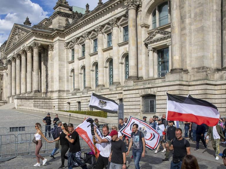 Anti Corona Demonstranten am 29.08.2020 vor dem Berliner Reichstag