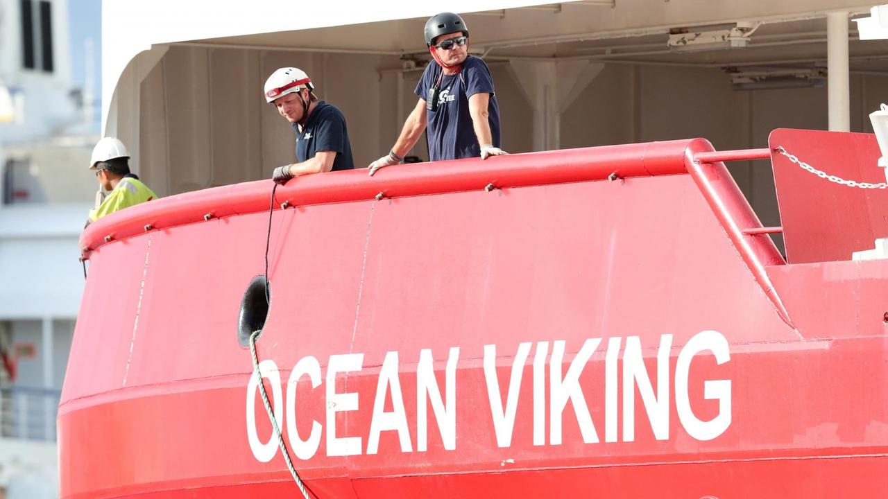 Blick auf das Seenotrettungsschiff Ocean Viking bei seiner Landung auf Sizilien im September 2019