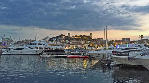 Au revoir, Cannes! Yachthafen und Blick auf die Burg.