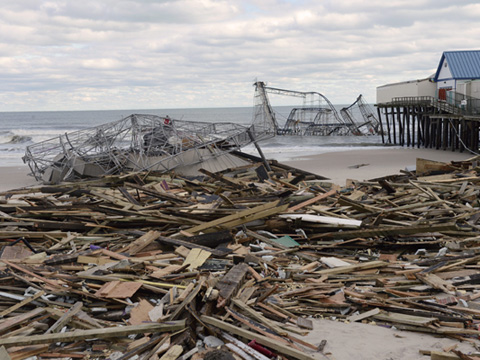 "Sandy" hat zugeschlagen: Zerstörte Strandpromenade in Seaside Heights, New Jersey.
