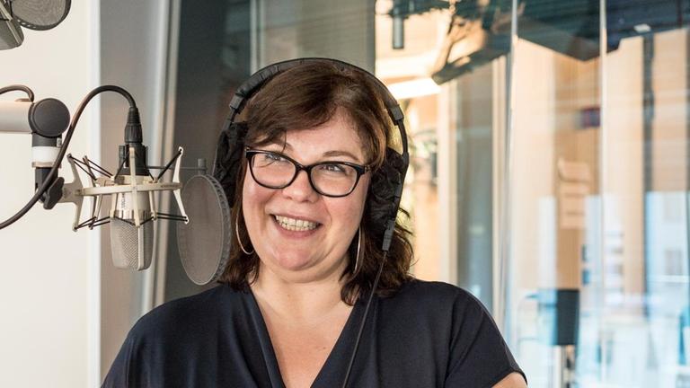 Ebru Taşdemir im Studio 9 im Deutschlandfunk Kultur.