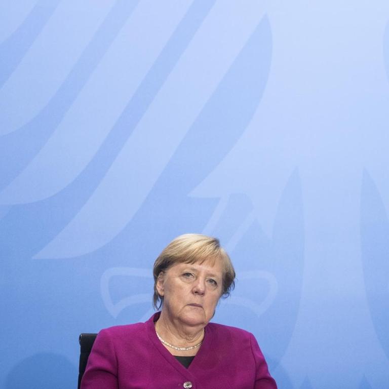 Bundeskanzlerin Angela Merkel gibt nach einem Treffen mit den Ministerpräsidenten der Länder zu steigenden Infektionszahlen und weiteren Corona-Maßnahmen eine Pressekonferenz.