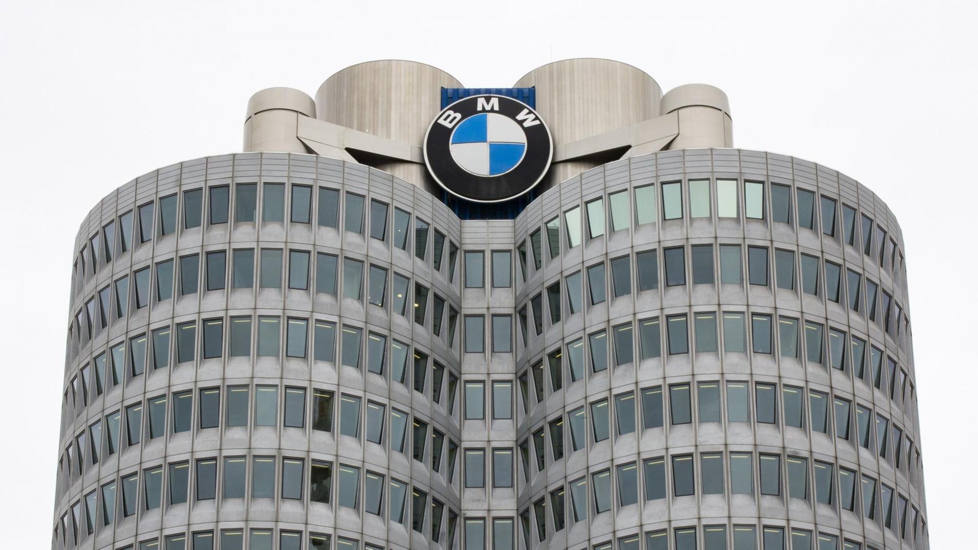 BMW (Bayerische Motoren Werke) als Hauptmarke der BMW Group ist ein deutscher Automobilhersteller mit Sitz seiner Konzernzentrale in München. 