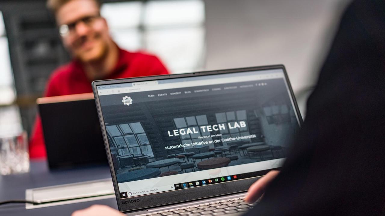 Student beim Frankfurter Legal Tech Lab am 20.03.2019