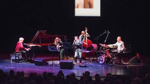 Julia Hülsmann Quartet & Anna-Lena Schnabel auf der Bühne beim Jazzfest Berlin 2016