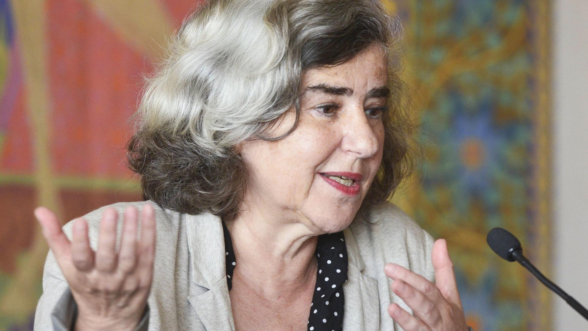Die Schriftstellerin Barbara Honigmann während der Pressekonferenz zur Uraufführung der Oper Charlotte Salomon in der Kulisse im Festspielhaus in Salzburg, 28.07.2014