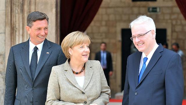 Bundeskanzlerin Angela Merkel mit dem slowenischen Präsidenten Borut Pahor (l) und dem kroatischen Präsidenten Ivo Josipovic.
