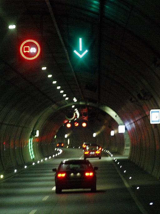 Die Verkehrstechnik im Tunnel Berg Bock auf der Autobahn A71 am Autobahndreieck Kreuz Suhl Local Caption Siemens Generatorenwerk in Erfurt am 18.1.2014.