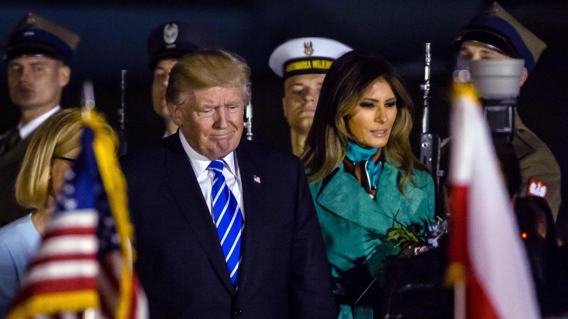US-Präsident Trump und seine Frau Melania bei ihrer Ankunft in Warschau.