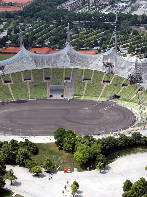 Das Olympiastadion in München - das Dach entwarf der Architekt Frei Otto.