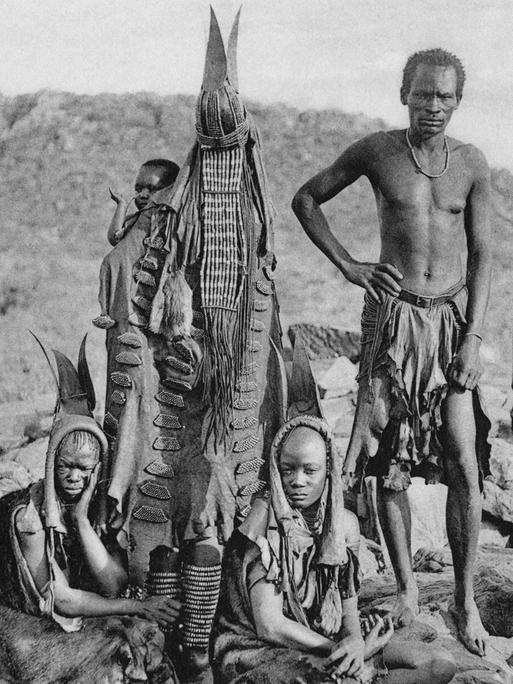 Hereros 1907 in dem Album "Deutsch-Südwest-Afrika, Kriegs- und Friedensbilder"