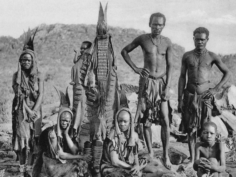 Hereros 1907 in dem Album "Deutsch-Südwest-Afrika, Kriegs- und Friedensbilder"