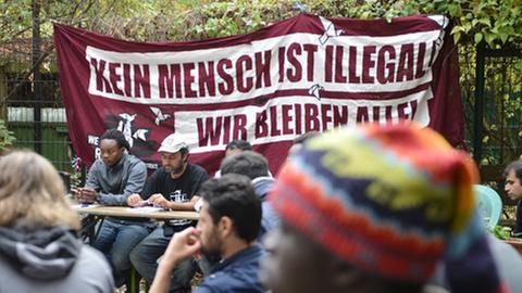 Die sogenannten Non-Citizens in Berlin machten bei einer Pressekonferenz auf ihre Situation aufmerksam.