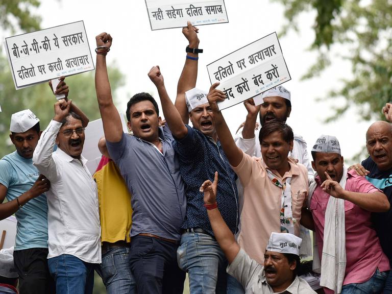 Arbeiter demonstrieren in Neu-Delhi.