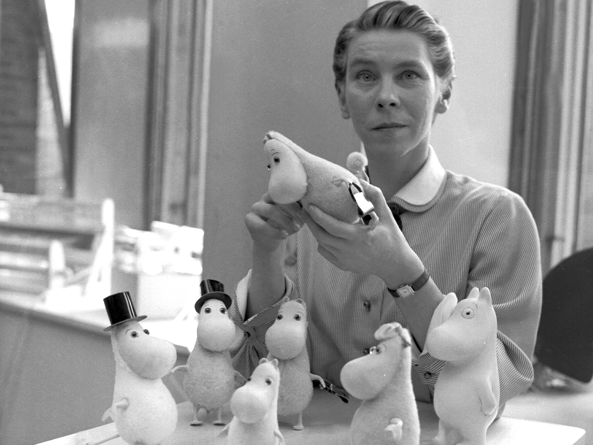 Туве янссон писательница. Туве янссон писательница. Туве янссон и тууликки пиетиля. Истории туве янссон. Портрет туве янссон.