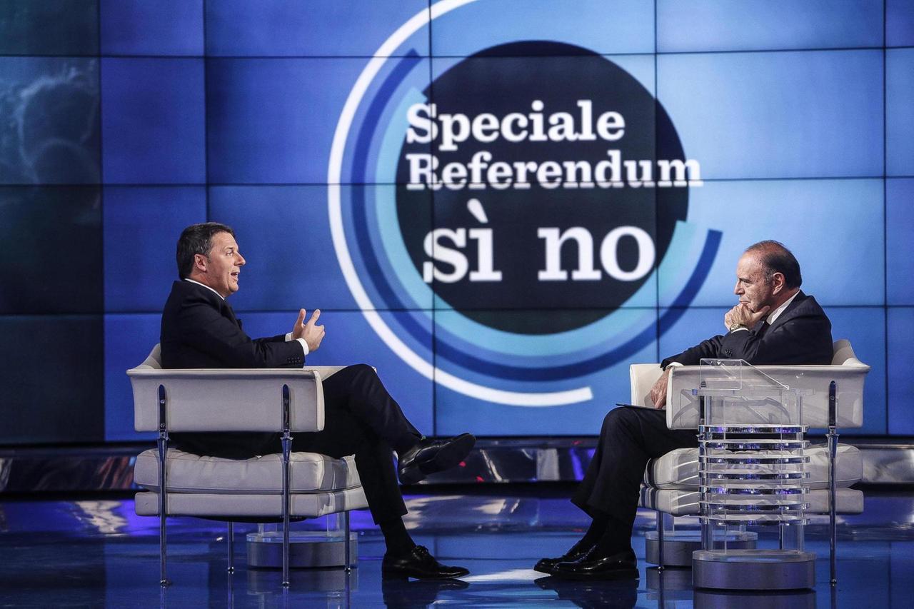 Der italienische Ministerpräsident Matteo Renzi in der TV-Sendung "Porta a porta" Ende November 2016, die in dem öffentlich-rechtlichen Sender RAI ausgestrahlt wird.