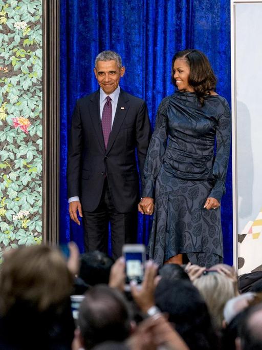 Ex-Präsident Barack Obama und die frühere First Lady Michelle Obama bei der Enthüllung ihrer Porträts in der "Smithsonian's National Portrait Gallery.