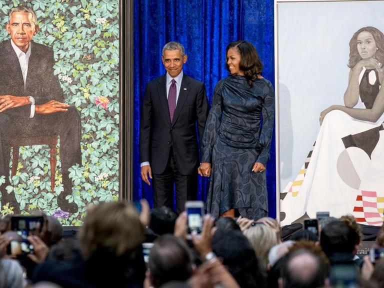 Ex-Präsident Barack Obama und die frühere First Lady Michelle Obama bei der Enthüllung ihrer Porträts in der "Smithsonian's National Portrait Gallery.