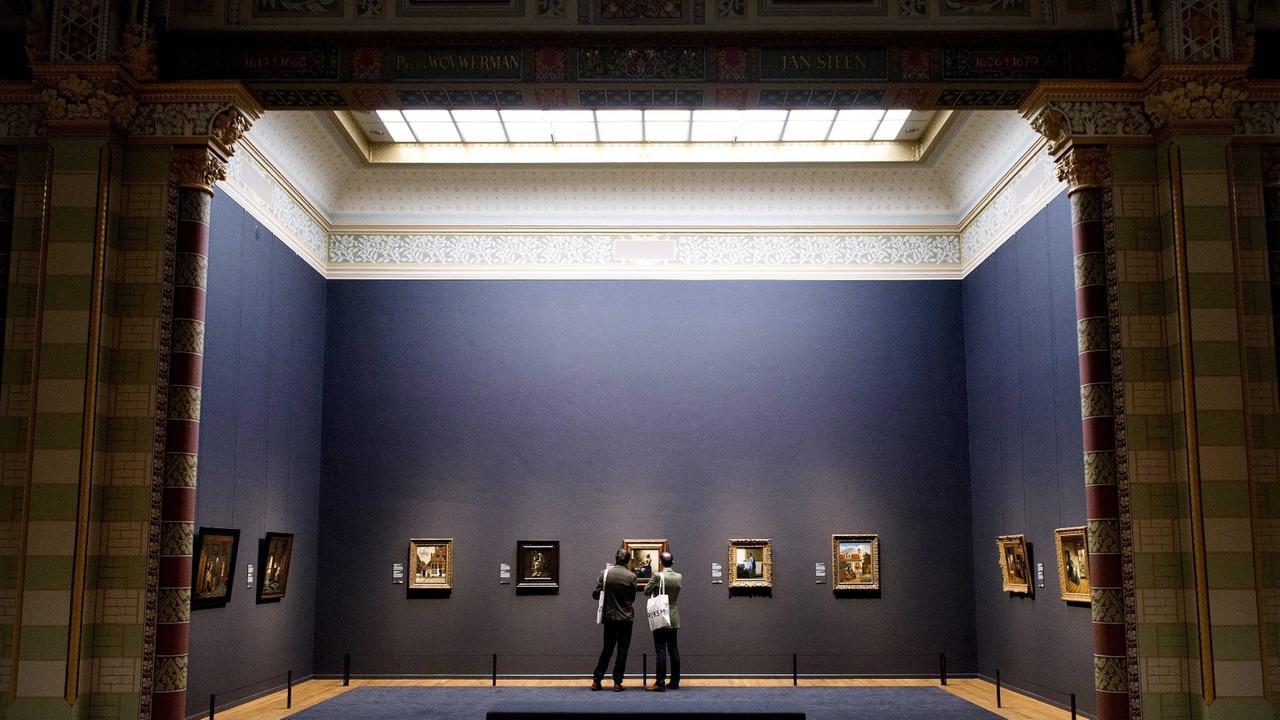 epa03649548 Visitors look at paintings during the press-viewing day in The Rijksmuseum in Amsterdam, the Netherlands, 04 April 2013. The museum will open its doors after 10 years of renovation. The head architects were Antonio Cruz and Antonio Ortiz from epa03649548 Visitors look at paintings during the press-viewing day in The Rijksmuseum in Amsterdam, the Netherlands, 04 April 2013. The museum will open its doors after 10 years of renovation. The head architects were Antonio Cruz and Antonio Ortiz from