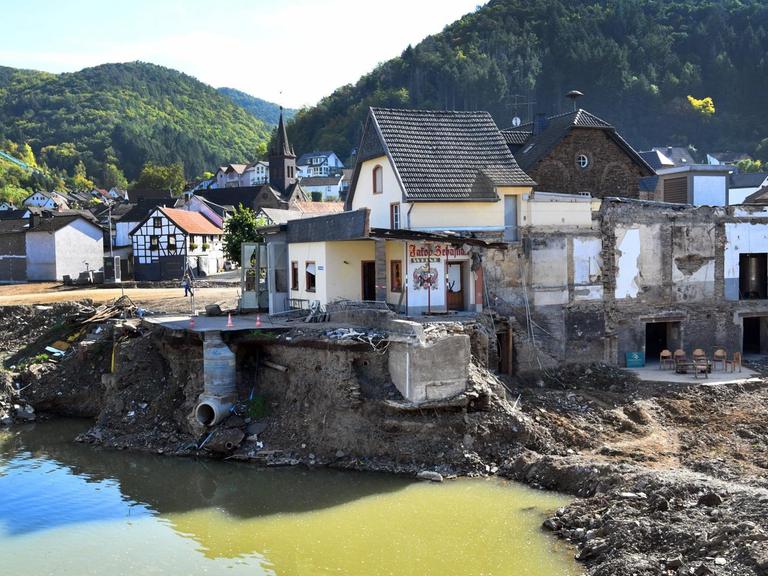 Hochwasser-Katastrophe an der Ahr in Deutschland. Zerstörtes Haus in Dernau, 08.10.2021.