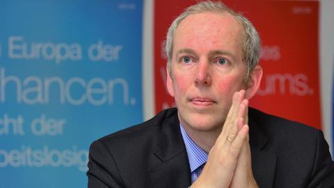 Der Thüringer Europakandidat Jakob von Weizsäcker während einer Pressekonferenz in Erfurt.