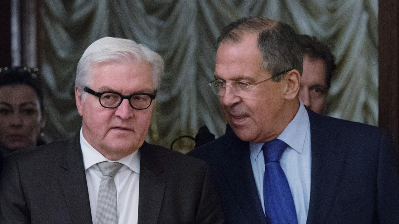 Der russische Außenminister Sergei Lawrow (r.) mit seinem deutschen Amtskollegen Frank-Walter Steinmeier in Moskau.