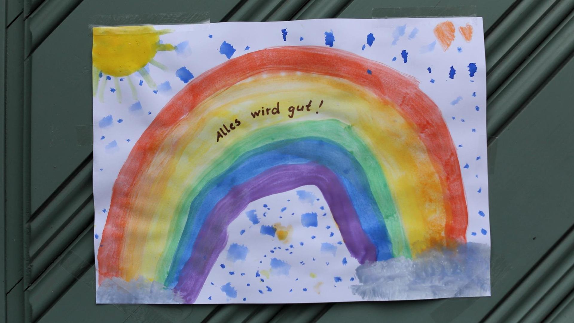 "Alles wird gut" - Regenbogen Kindermalerei klebt an einer Haustür / Coronavirus