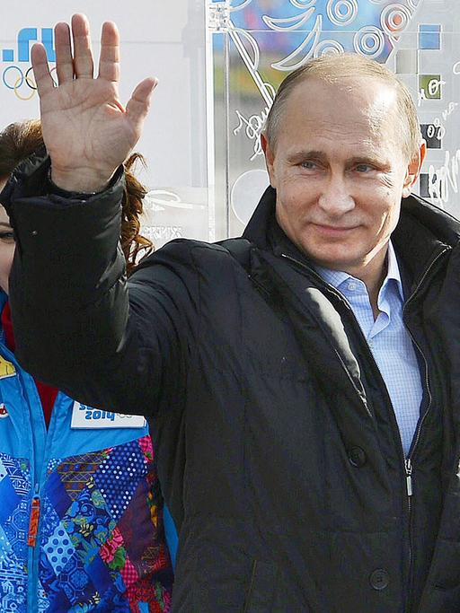 Russlands Präsident Wladimir Putin begrüßt das russische Olympia-Team in Sotschi