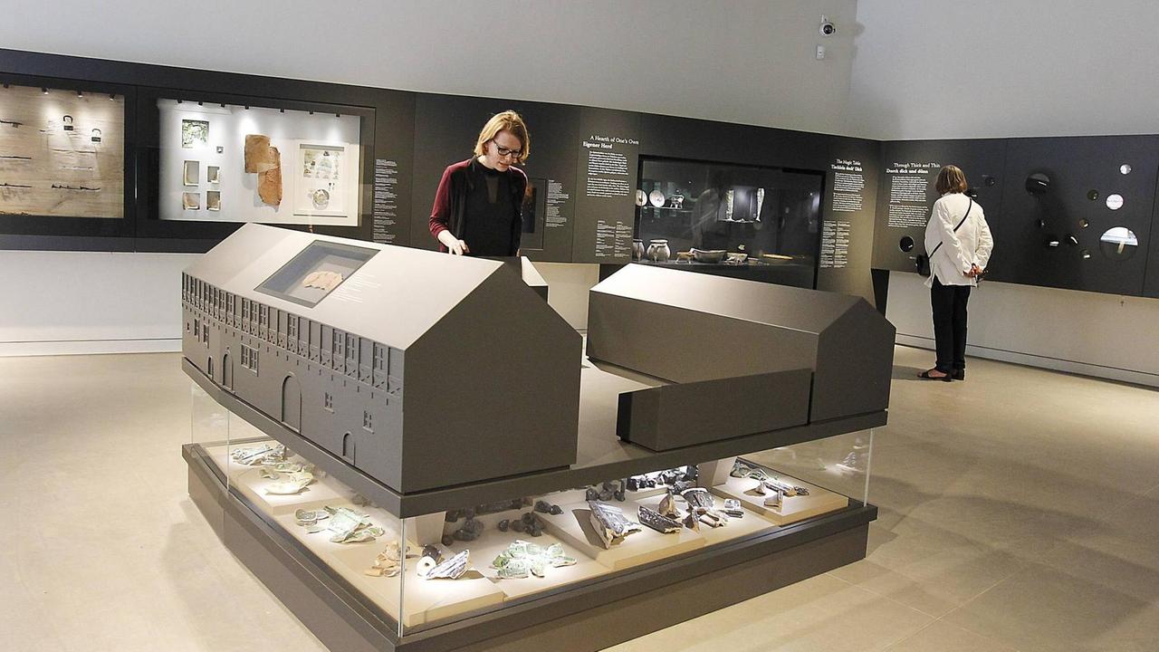 Blick in die Ausstellung "Ich bin ein Mansfeldisch Kind" im Luther-Museum in Mansfeld, Sachsen-Anhalt (Foto vom 12.06.2014). Der Neubau wurde direkt gegenüber dem früheren Elternhaus von Martin Luther (1483-1546) errichtet. Die Ausstellung bildet den Mittelpunkt des Museums. 