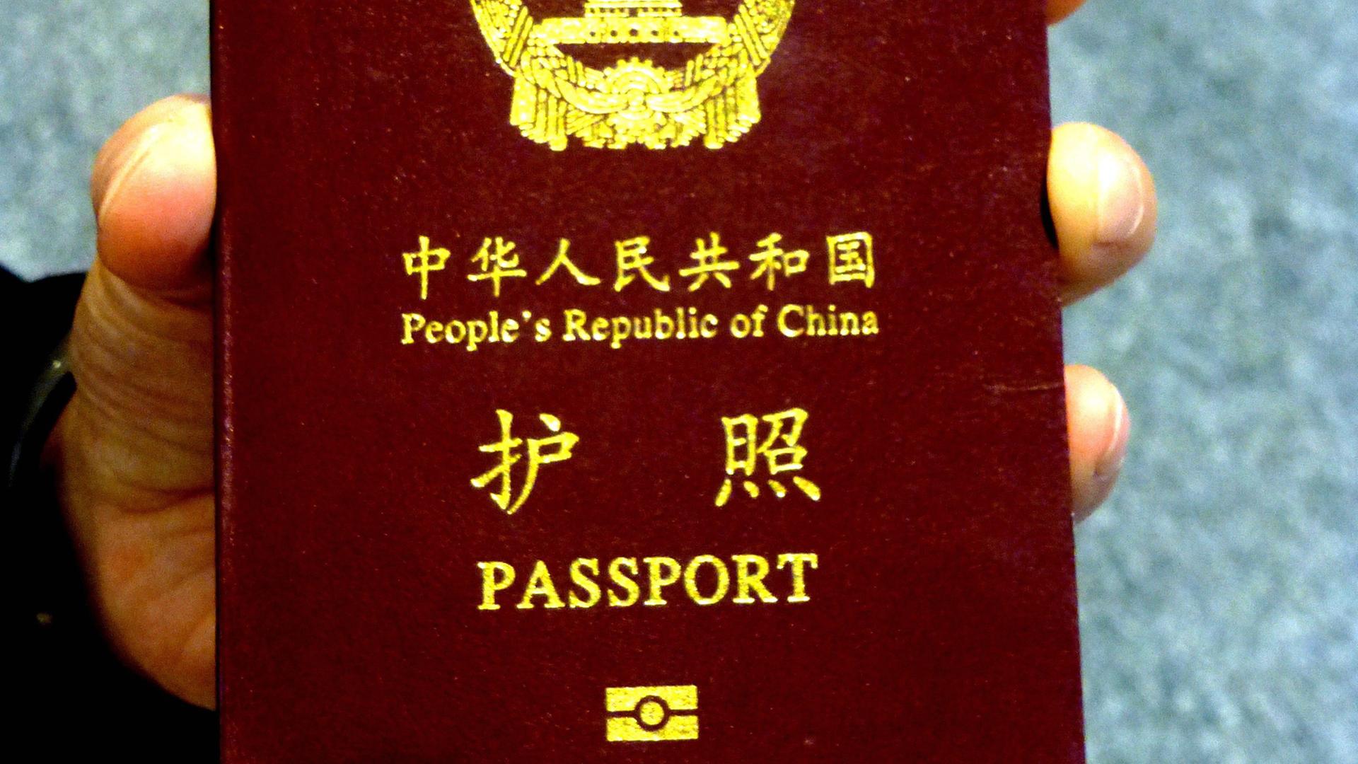 Ein chinesischer Pass.