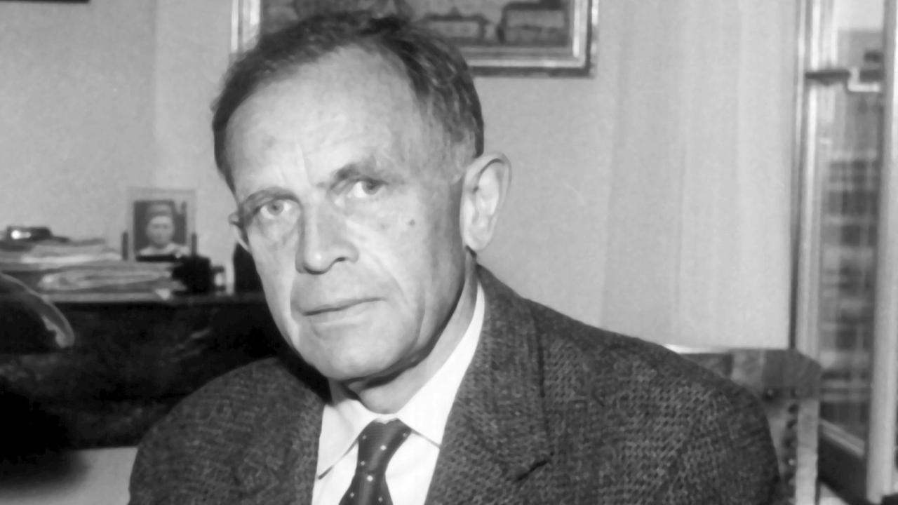 Undatierte Aufnahme des deutschen Soziologen und Wirtschaftswissenschaftlers Professor Wilhelm Roepke. Er wurde als einer der maßgebenden Wortführer des Neoliberalismus in der Wirtschaft bekannt. 