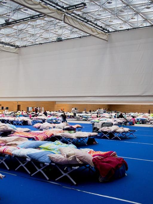 Notunterkunft für Flüchtlinge in einer Sporthalle in Berlin Charlottenburg.