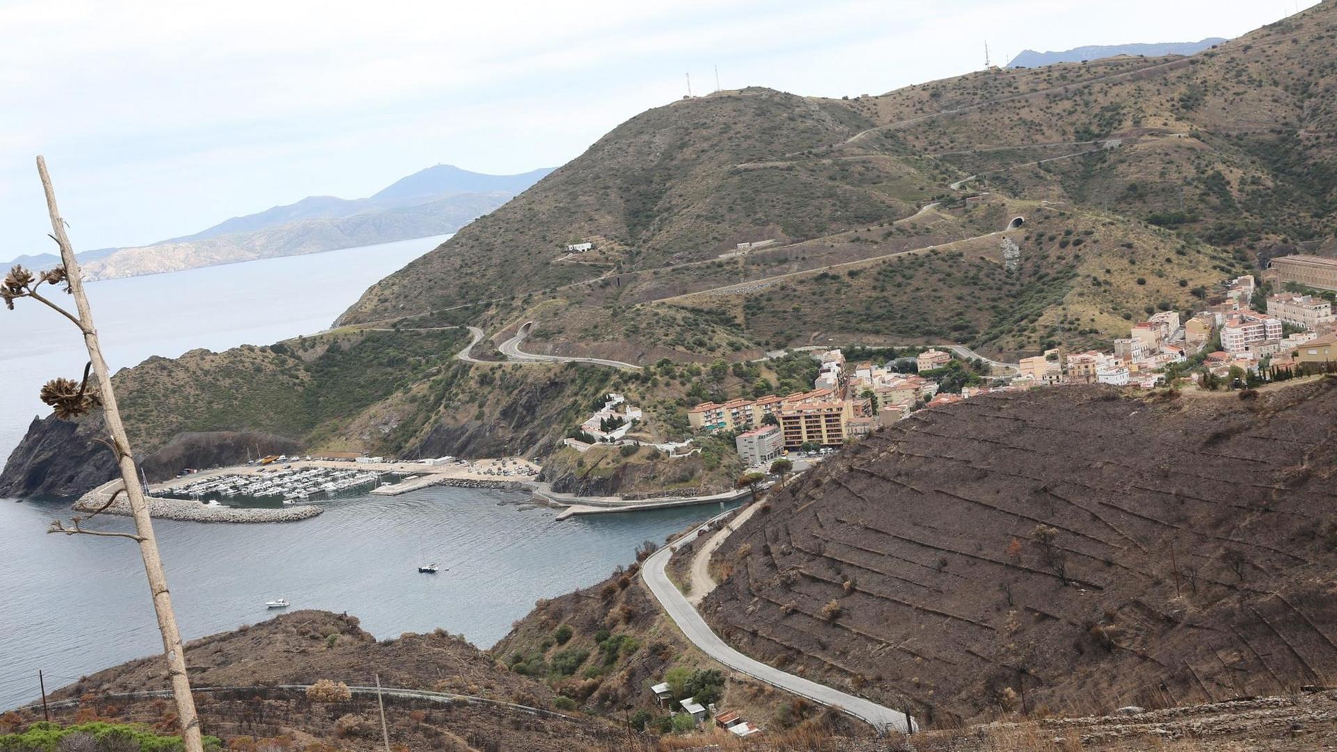 Grenzgebiet zu Frankreich: die spanische Stadt Portbou in Katalonien.